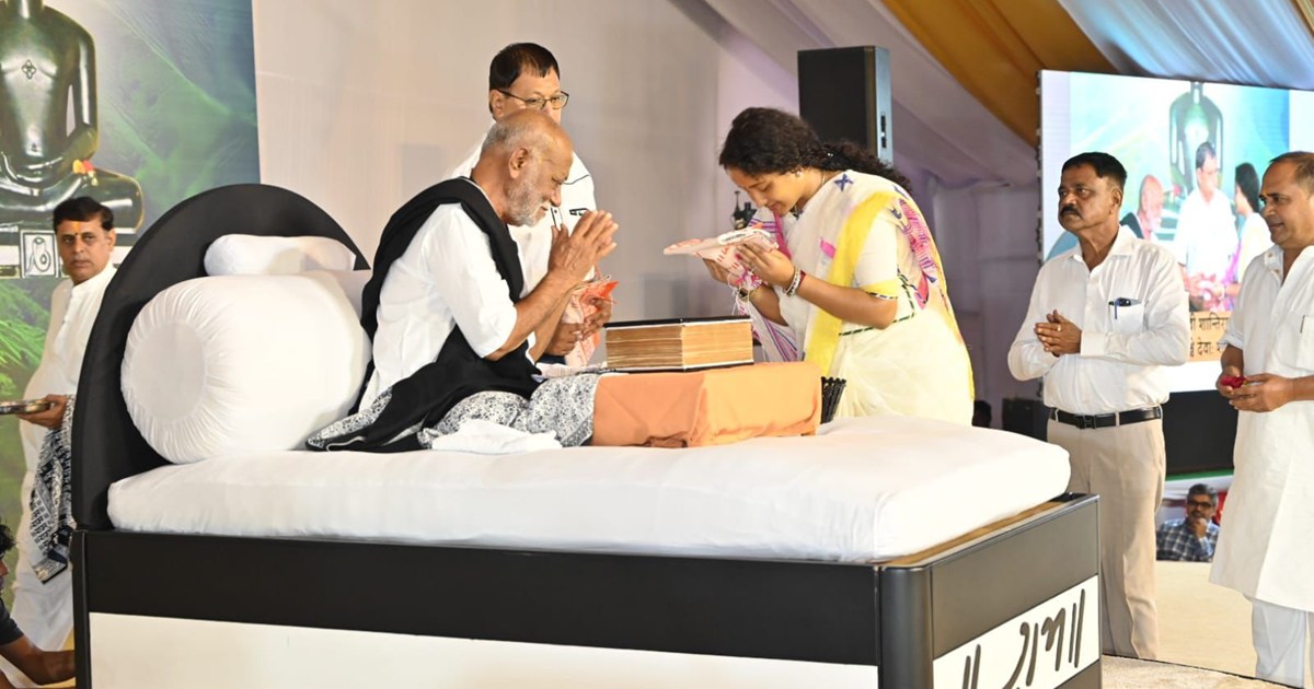 Kalpna Soren meet Morari Bapu 