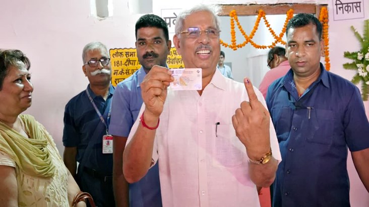 Governor Rajendra Vishwanath Arlekar casted his vote and mad