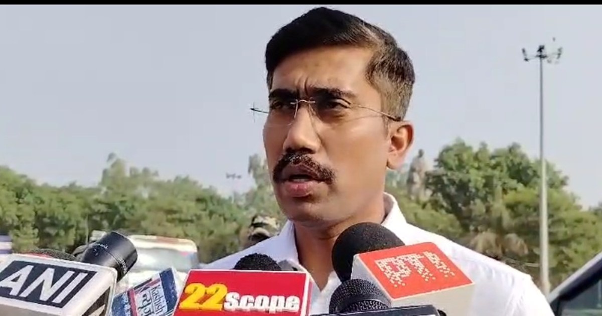 School band krne ko lekr ho rhi hai bat ,dm