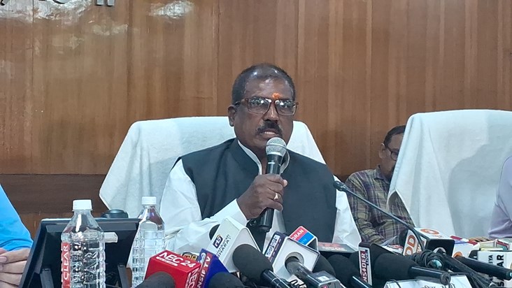 Panchayti raj vibhag me bampar bhaali hogi