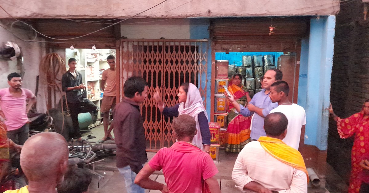 Ladies teacher caught her police inspector husband red hande