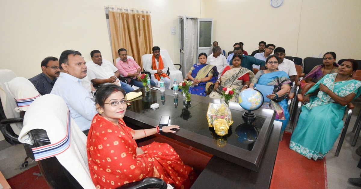 Nagar ayukt on smart city