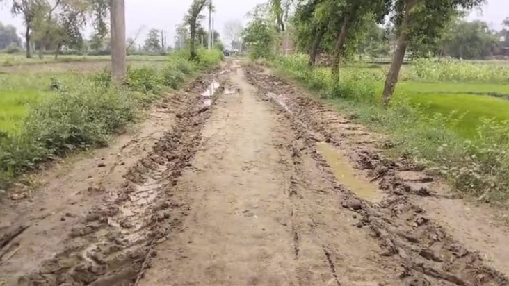 "Mohaniya me bhrashtachar ka bhent chadha sadak, graminon me