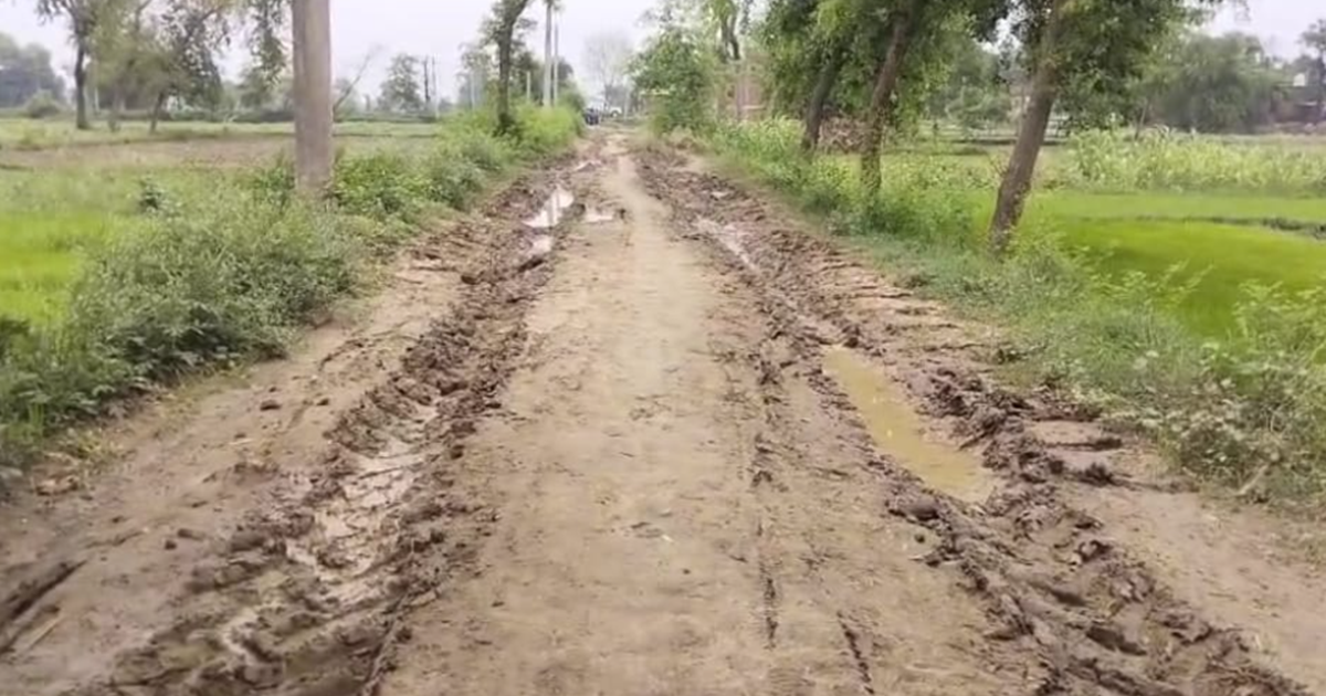 "Mohaniya me bhrashtachar ka bhent chadha sadak, graminon me