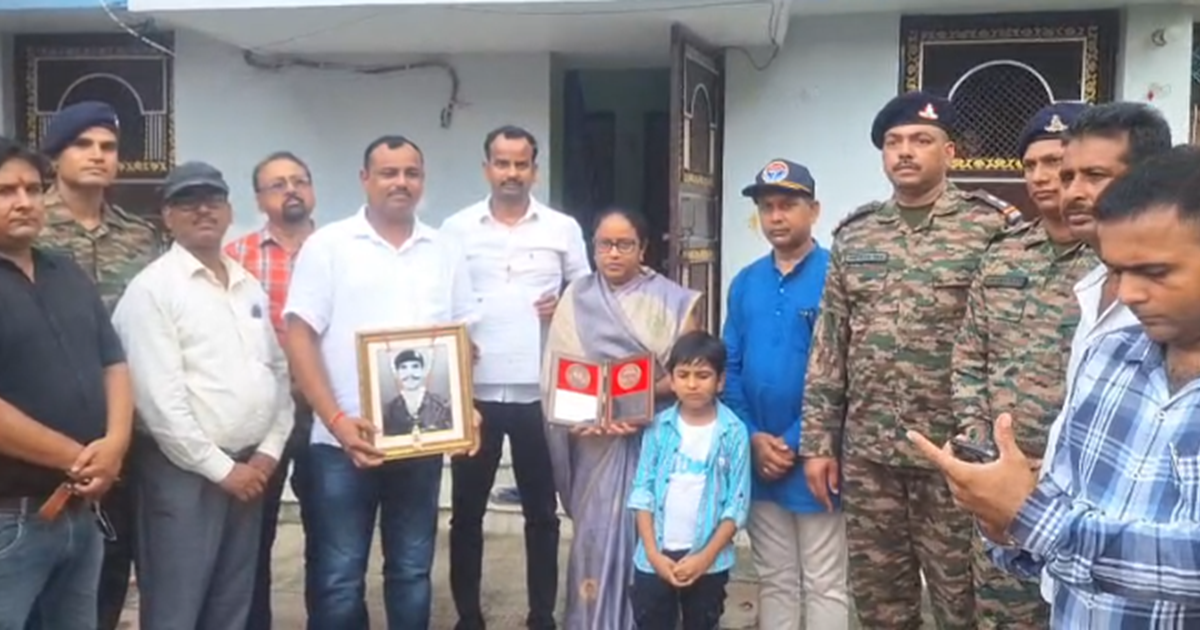 Kargil yudh mein shaheed huye havaldar ke ghar pahunche sena