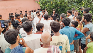 Bihar News: Baap re... Achanak hilne laga school ka bhawan, bachon mein macha hadkamp... Shikshak bhi bhagne lage...