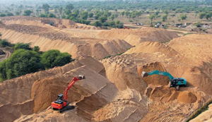 Bihar Sand News: Avaidh Balu Bhandaran ke khilaf action me prashasan, yuvak giraftaar, loader-truck zabt 20 lakh se adhik...