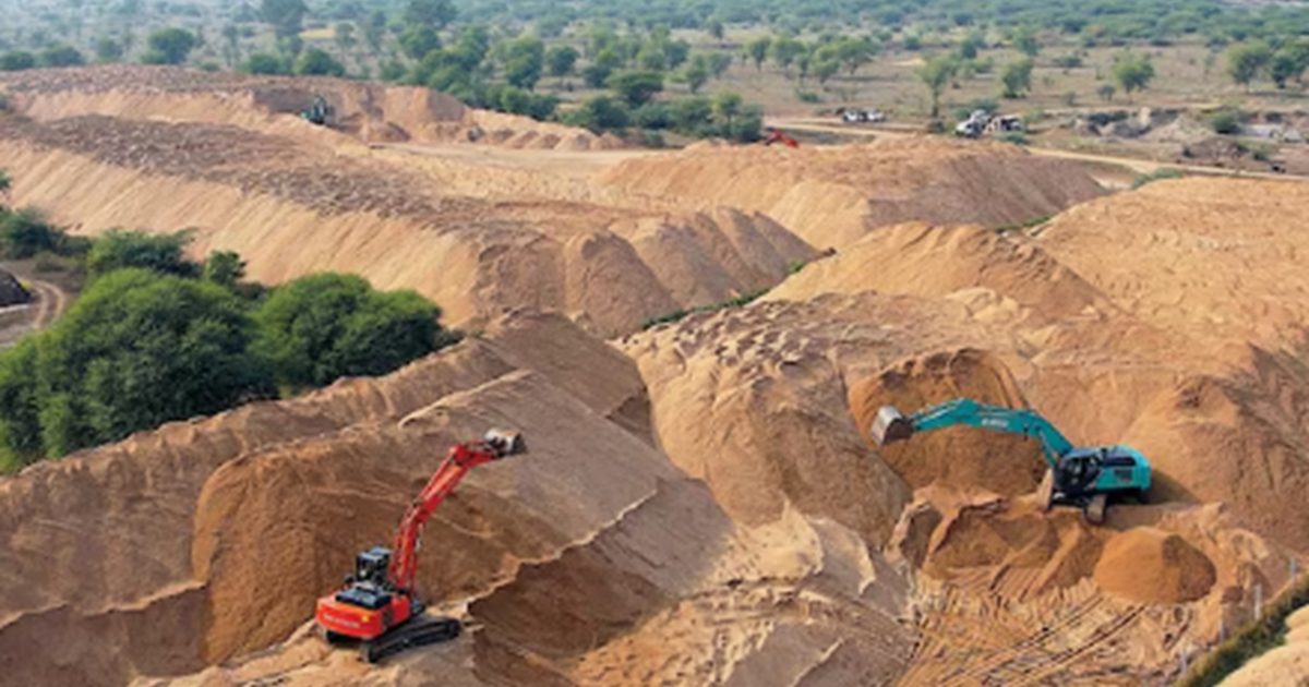 Bihar Sand News: Avaidh Balu Bhandaran ke khilaf action me p