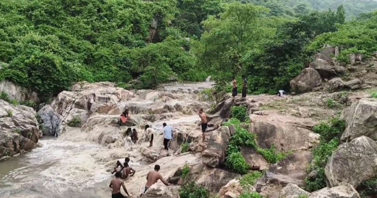 OMG ye kya hua! Picnic manana ladkiyon ko pada mehanga, wate