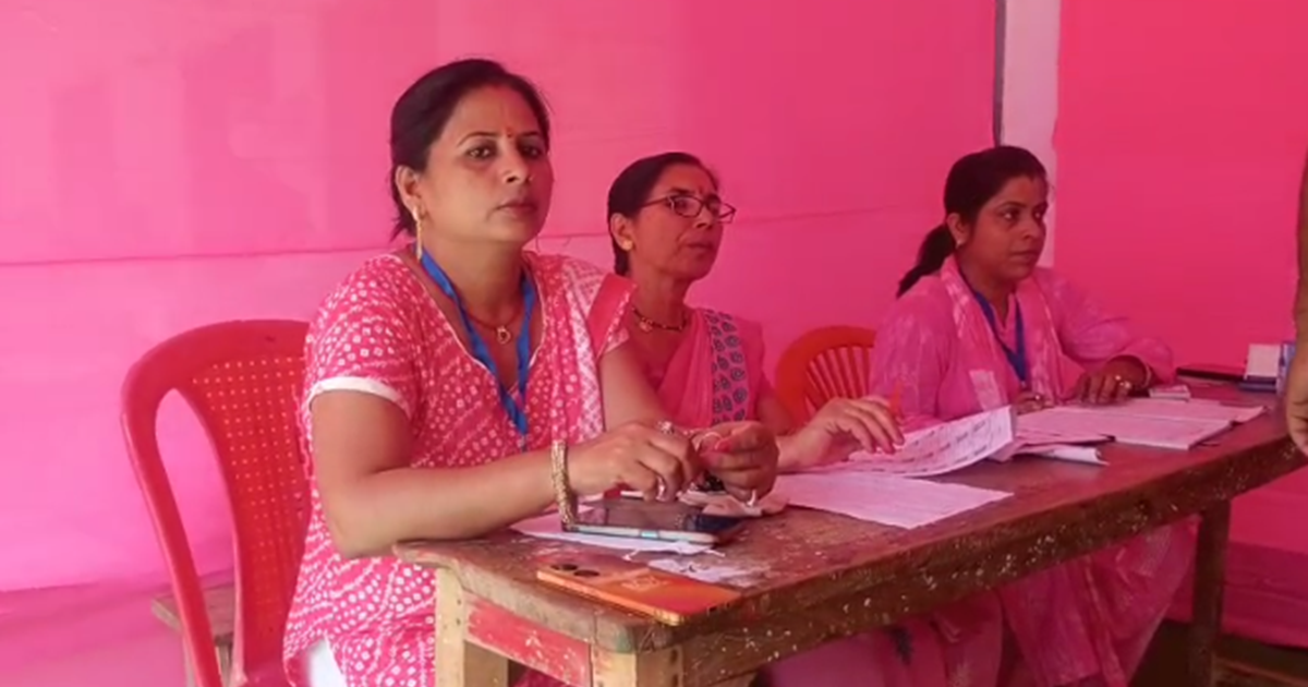 Banka mein matdaan jaari, sarkar chunne ke liye matdaata...