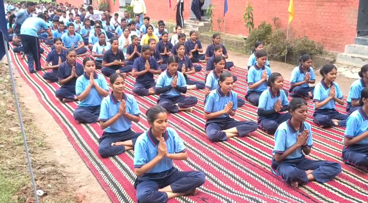 International Yoga Day 2025 : Yog se sharir aur man ka santu