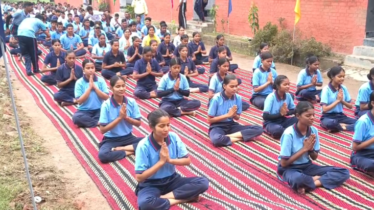 International Yoga Day 2025 : Yog se sharir aur man ka santu