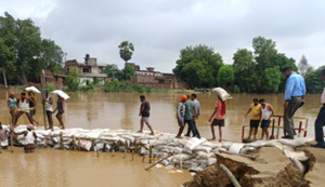 Patna Flood: Phalgu nadi ka jal-star badhne se logon ko satane lagi chinta, aanan-fanan me pahunche adhikari...