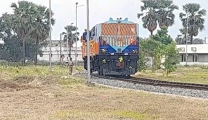 Bihar ki rail engine Africa mein daudegi, Siwan se PM Modi ne dikhai pehli khep ko hari jhandi... 140 locomotive ki deal