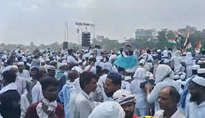 "Patna ke aitihasik Gandhi Maidan mein Muslim samuday ka virodh pradarshan, 'Wakf Bachao-Dastoor Bachao'..."