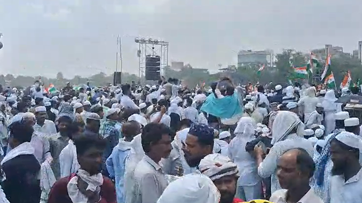 "Patna ke aitihasik Gandhi Maidan mein Muslim samuday ka vir
