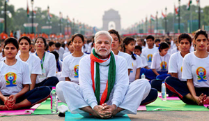 International Yoga Day: Yogmay hui puri duniya, PM Modi Vishakhapatnam mein kar rahe yog... bole- yog ka seedha arth hota hai judna.