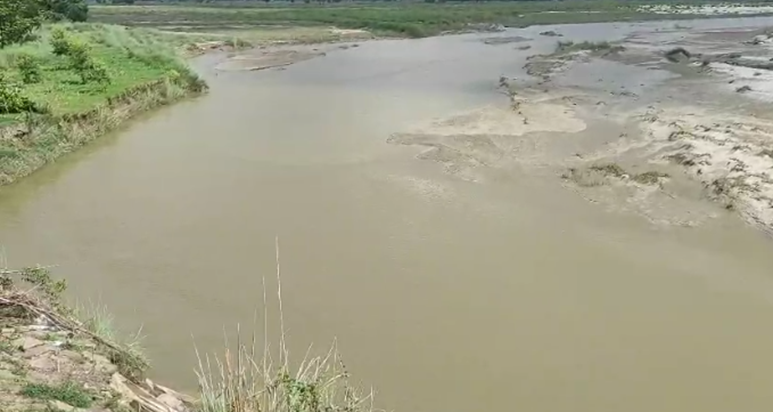 Masaan nadi ke kataav se darjono gaav khatre mein, grameen b Masaan nadi ke kataav se darjono gaav khatre mein, grameen b