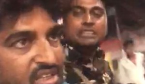 Khaki ki Gundagardi: Yuvak se Policekarmiyon ne chhine 25 hazaar rupaye aur berahmi se kar di pitai, ab manage karne ke liye offer kar rahe 50...