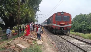 Bihar ke is jagah apne kismat par aansu bahane ko majboor ek railway station...