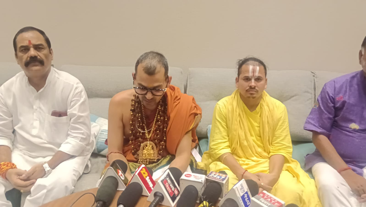 Suhagin mahilaayein evam kunwari mahilaayein shriyantra par 
