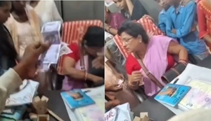 Teacher Viral Video : Bagaha mein chhatron se parityag praman patra ke naam par avaidh vasooli, paise lete pracharya ka video social media par viral