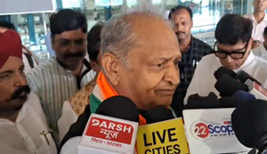 Rajasthan ke purv mukhyamantri Ashok Gehlot Patna pahunche, chunav aayog ko jamkar sunaya...