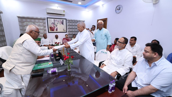 Lalu Yadav ne RJD ke rashtriya adhyaksh pad ke liye bhara na
