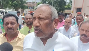Nalanda Sansad Kaushlendra Kumar ne Lalu Yadav ki tulna bhains se ki, Tejasvi ko kaha- hamare neta ne haath pakadkar chalna aur bolna sikhaaya hai...
