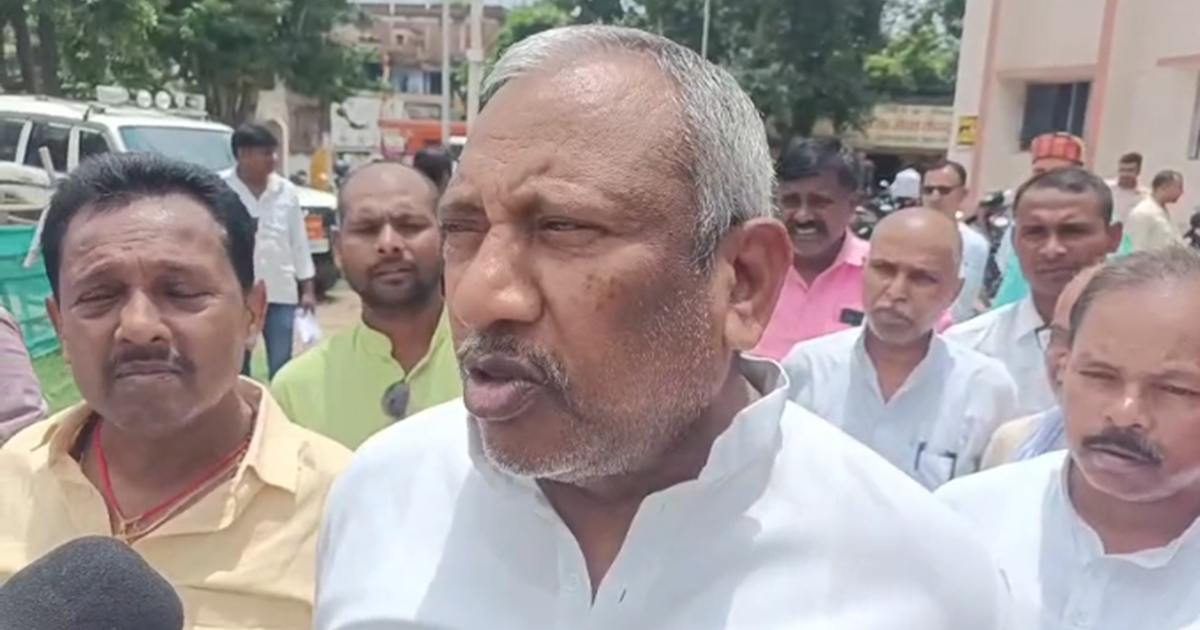 Nalanda Sansad Kaushlendra Kumar ne Lalu Yadav ki tulna bhai