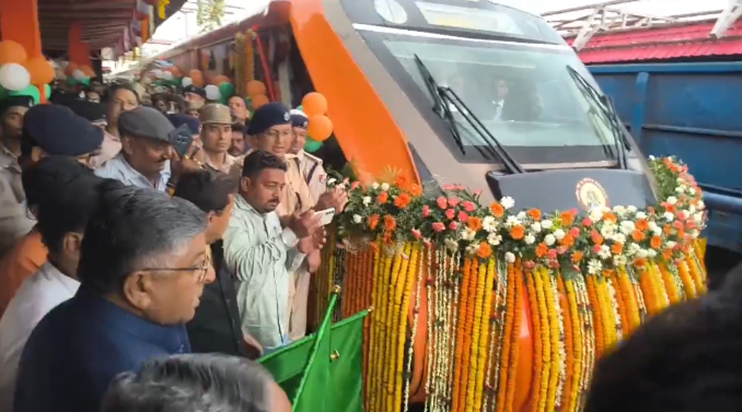 Vande Bharat train : Patliputra se Vande Bharat train rawana