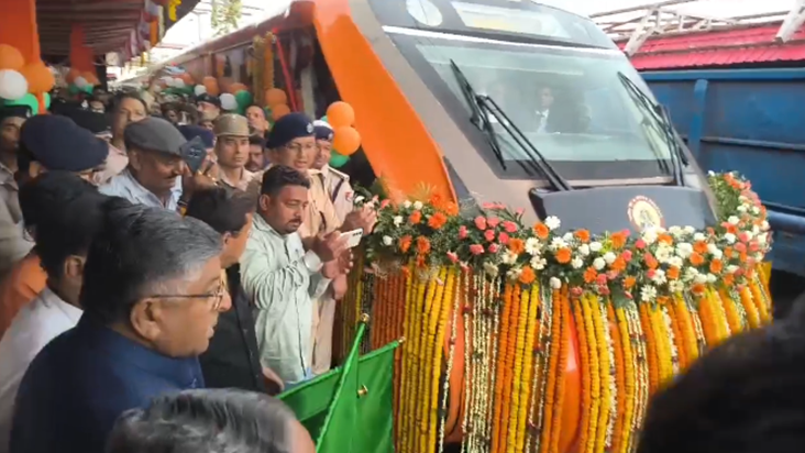 Vande Bharat train : Patliputra se Vande Bharat train rawana