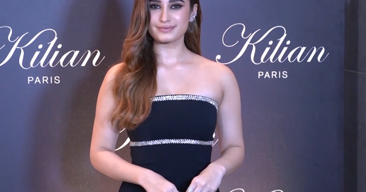 Rasha Thadani reached the event wearing a Black Off Shoulder
