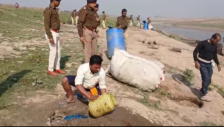 Major action against illegal liquor distillery in Diara of B Major action against illegal liquor distillery in Diara of B