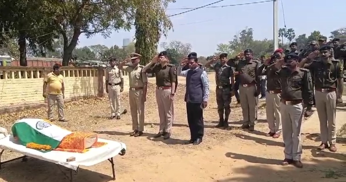 Tribute paid to martyr ASI Santosh in police line, his wife 