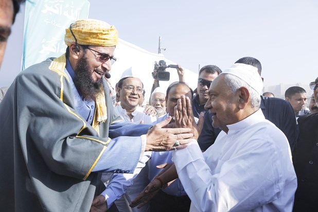 CM Nitish reached Gandhi Maidan in Patna, extended greetings CM Nitish reached Gandhi Maidan in Patna, extended greetings