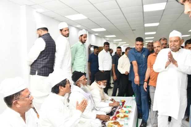 CM Nitish's Daawat-e-Iftar amidst opposition from Muslim org CM Nitish's Daawat-e-Iftar amidst opposition from Muslim org