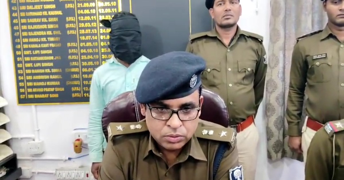Panchmahala police of Patna caught a smuggler with many weap