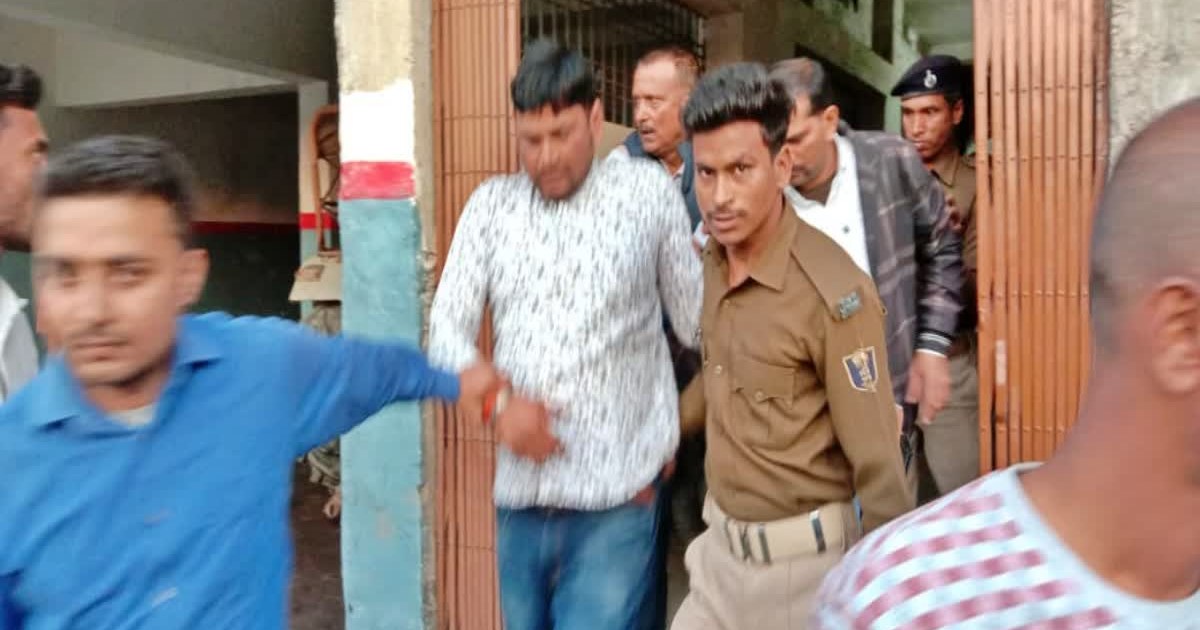 Housing assistant arrested red handed in Gaya