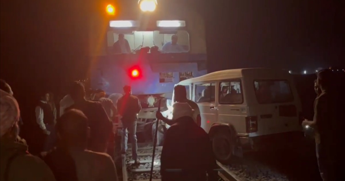 When Bolero came in front of EMU train in Bihar Sharif