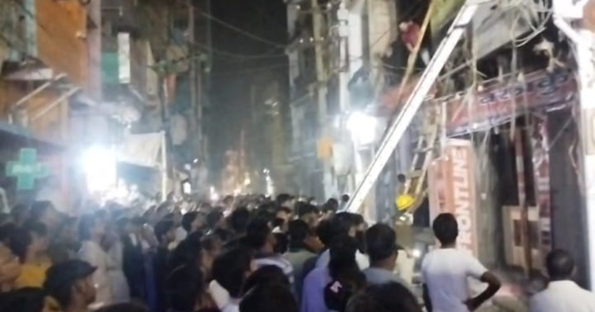 A huge fire broke out in a cloth warehouse in Patna