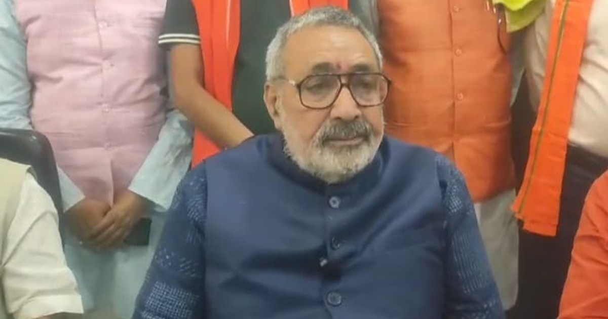 Union Minister Giriraj Singh attacked the entire Lalu family