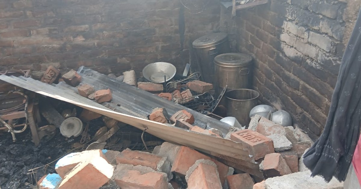 Everything burnt to ashes due to cylinder fire in Bhagalpur