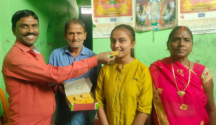 The daughter of a person who runs a small beauty parlour has The daughter of a person who runs a small beauty parlour has