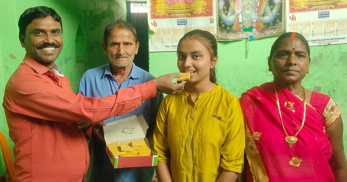 The daughter of a person who runs a small beauty parlour has