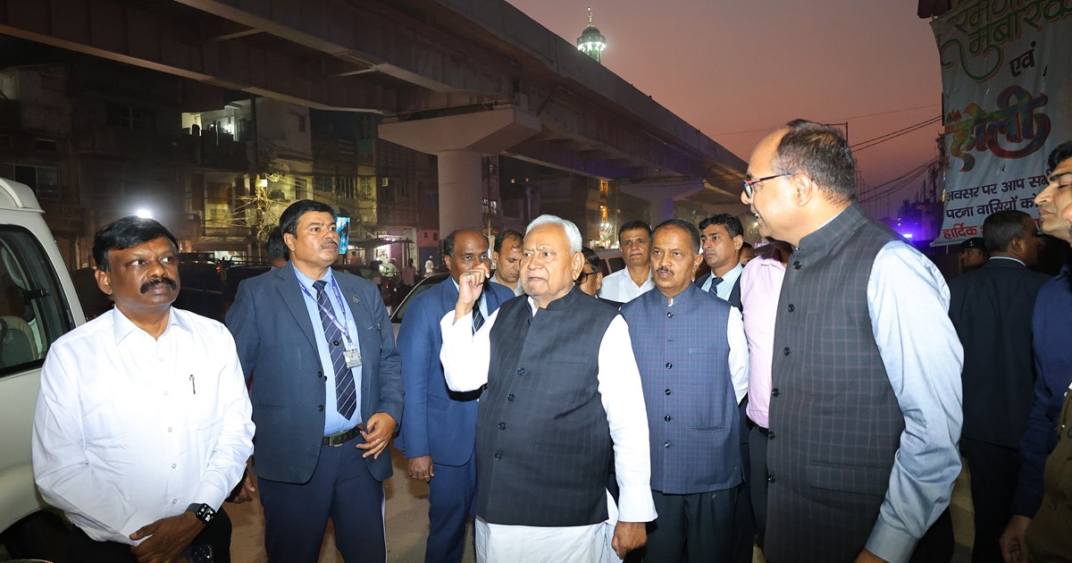 CM Nitish inspected the metro construction work and gave man