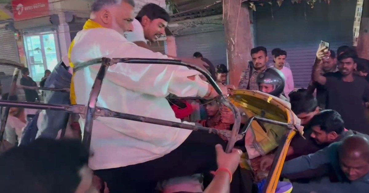 Pappu Yadav provided immediate help to the injured in an acc