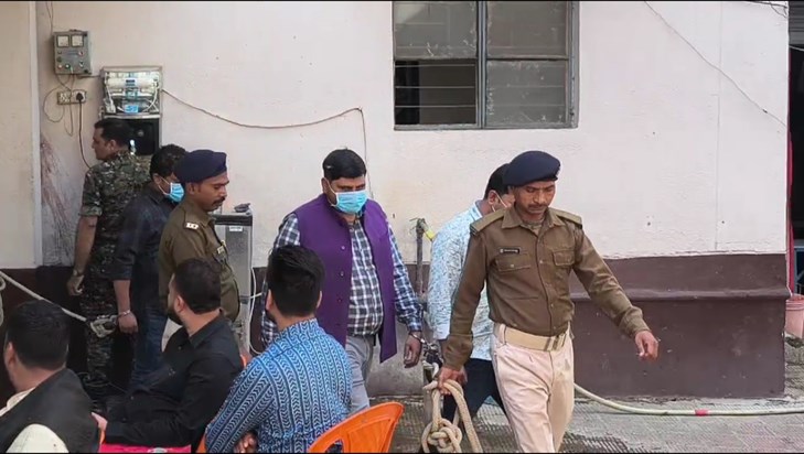 Liquor party in Patna, police arrested doctor, released judi Liquor party in Patna, police arrested doctor, released judi