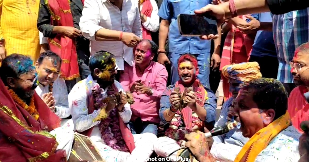 Holi celebrations took place at Hariharnath temple in Sonpur