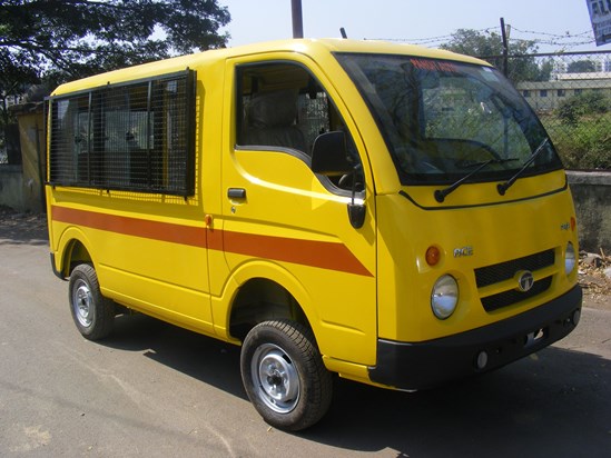 Liquor in school van, Banka police took action